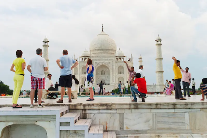 Illustration of a tourist attraction